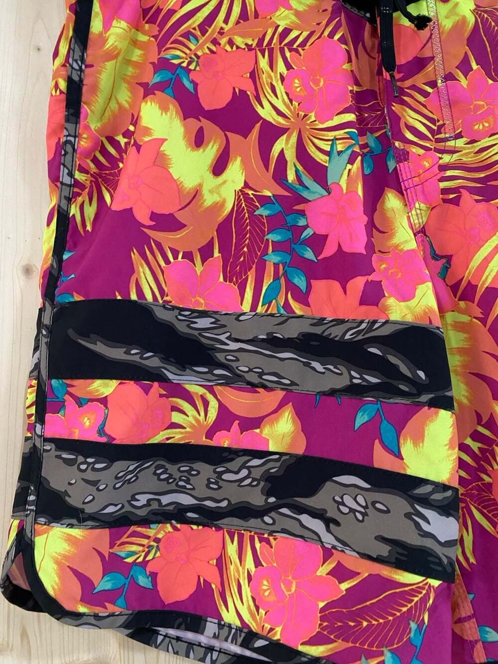 Hurley Phantom Floral Boardshorts, Men's Size 34 - Picture 3 of 10